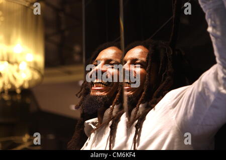 JOHANNESBURG, SUD AFRICA: Anthony Rohan Marley, figlio del compianto Bob Marley, il 16 ottobre 2012 a Johannesburg, in Sud Africa. Marley è in Sud Africa per promuovere la casa di Marley cuffie. Egli potrà anche costruire una sala musica attrezzata al Eqinisweni Scuola Secondaria attraverso la sua famiglia della carità, 1love.org. (Foto di Gallo Immagini / Tempi / Alon Skuy) Foto Stock