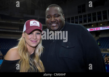 16 ottobre 2012 - Pittsburgh, Pennsylvania, Stati Uniti - ANNA KOURNIKOWA e attore QUINTON AARON al 2012 Mylan WTT Smash Hits, una star-studded finalizzata alla raccolta di fondi per l'AIDS. (Credito Immagine: © Susan Mullane/ZUMAPRESS.com) Foto Stock