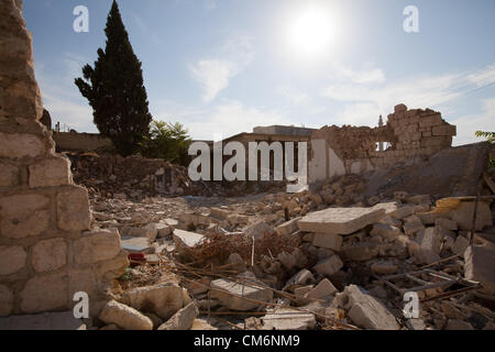 Azaz, Siria. Il 17 ottobre 2012. Un edificio danneggiato da un attacco aereo in un'zaz, Siria il 17 ottobre 2012. Credito: PixelPro / Alamy Live News Foto Stock