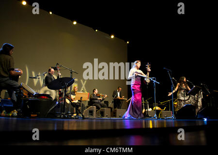 Salonicco, Grecia, 17 ottobre 2012. WOMEX, il mondo più grande mostra della musica, apre le sue porte alla musica ai professionisti del settore. Per festeggiare il giorno di apertura, una speciale mostra dedicata al fine cantante greca Eskenazi Rosa è stato dato. Foto Stock