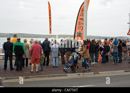 Weymouth, Regno Unito. Xx Ottobre 2012. Guide e guardiani di inizio Weymouth 10km girare su Sabato 20 Ottobre 2012. Weymouth,Dorset, Regno Unito. Credito: Mark Humphreys / Alamy Live News Foto Stock