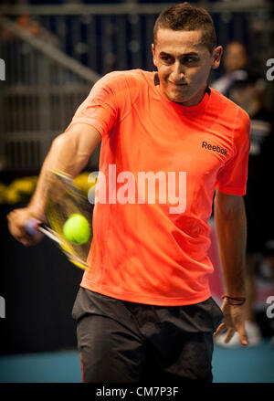 Io23.10.2012 Valencia, Spagna. Nicolas ALMAGRO di Spagna svolge un rovescio di Juan Carlos Ferrero di Spagna durante il Valencia 500 apre il primo round gioco tra Juan Carlos Ferrero di Spagna e Nicolas ALMAGRO di Spagna dal l'edificio Agora Foto Stock