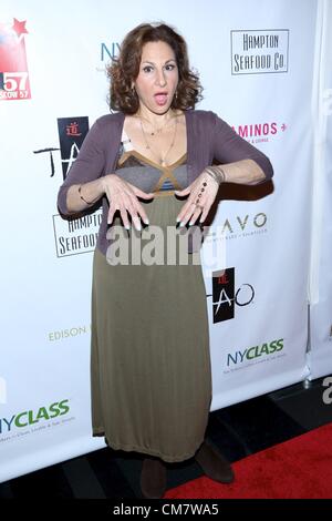 Kathy Najimy presso gli arrivi per una notte di New York Classe Gala, la sala da ballo di Edison, New York, NY Ottobre 23, 2012. Foto di: Andres Otero/Everett Collection Foto Stock