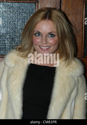 GERI HALLIWELL GERI HALLIWELL ARRIVA PER PRESTAZIONI IN SINGIN' sotto la pioggia per BBC BAMBINI BISOGNOSI POP passa il musical LONDO Foto Stock