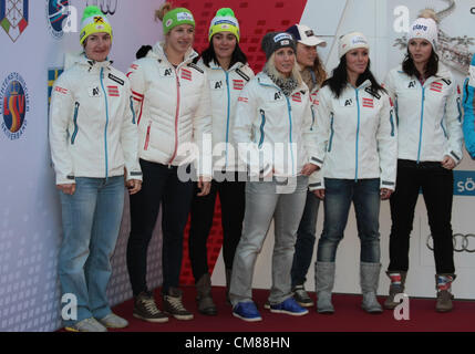 25.10.2012. Soelden, Austria. Austrian Ski Team in azione durante la Audi di ripresa fotografica FIS Coppa del Mondo di Sci Alpino Solden, Austria 2012-2013 Foto Stock