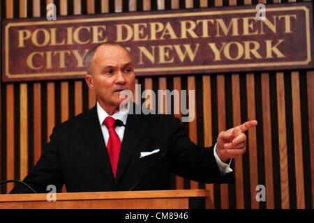 Gen 30, 2007 - Manhattan, New York, Stati Uniti - Il commissario di polizia RAYMOND KELLY parla ai media in una conferenza stampa presso la polizia Plaza, Ottobre 26, 2012. (Credito Immagine: © Bryan Smith/ZUMAPRESS.com) Foto Stock