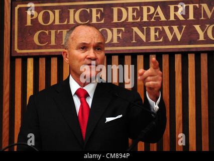 Gen 30, 2007 - Manhattan, New York, Stati Uniti - Il commissario di polizia RAYMOND KELLY parla ai media in una conferenza stampa presso la polizia Plaza, Ottobre 26, 2012. (Credito Immagine: © Bryan Smith/ZUMAPRESS.com) Foto Stock