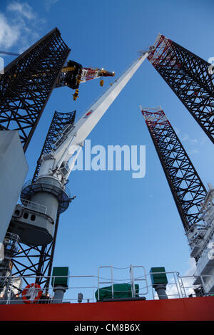 Ottobre, Venerdì 26, 2012 - PACIFICO ORCA, del parco eolico offshore più grande nave di installazione mai costruito in visita a Copenaghen. Il Pacifico Orca è un appositamente costruito heavy-lift jack-up la nave deve essere di proprietà di Swire Pacific, azionato da Swire blu oceano, Copenaghen. PACIFIC ORCA arrivato a Kvaesthusbroen nel porto di Copenhagen Ottobre 23 - lasciando agli inizi di ottobre 28. Cerimonia di denominazione, presentazione per i clienti e il pubblico disposto dal danese affiliata Swire blu oceano. Il recipiente è stato consegnato da Samsung Heavy Industries, Corea. Foto Stock