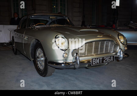 24 ottobre 2012: La Aston Martin DB5 che funzioni nel nuovo film di James Bond film 'Skyfall' Fotografato alla recente Aston Martin VIP Screening è secondo come riferito ha assicurato per £4.5million, Londra, Regno Unito. Foto Stock