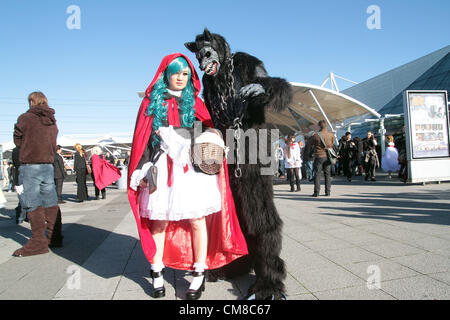 Ottobre 27, 2012 - London, London, Regno Unito - Gli ospiti vestiti fino a questo anno di Londra MCM Comic Con Expo presso il centro Excel. Un evento di due giorni che attrae oltre centomila persone la maggior parte di chi si veste di loro preferito comico-sci-fi o video game character. Londra, Regno Unito. 27 10 2012 (credito Immagine: © Theodore Liasi/ZUMAPRESS.com) Foto Stock