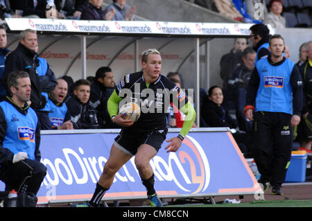 27 Ottobre 2012 - RaboDirect Pro 12 - Asprì v Connacht - Swansea - REGNO UNITO : Annone Dirksen del falco pescatore. Foto Stock