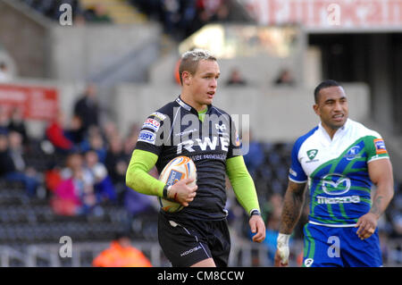 27 Ottobre 2012 - RaboDirect Pro 12 - Asprì v Connacht - Swansea - REGNO UNITO : Annone Dirksen del falco pescatore. Foto Stock