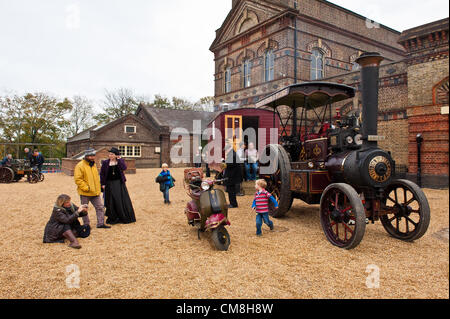 Brighton e Hove, Regno Unito. 28 ottobre, 2012. Ai visitatori di ammirare la Tigre - un 1918 Burrell "Medaglia d'Oro" del trattore su una rara open day presso il British Engineerium, Hove. photo©Julia Claxton Foto Stock