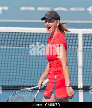 Ottobre 27, 2012 - Delray Beach, Florida, Stati Uniti - CHRIS EVERT reagisce durante il suo 2012 Chris Evert/Raymond James Pro-Celebrity classico del tennis. (Credito Immagine: © Fred Mullane/ZUMAPRESS.com) Foto Stock