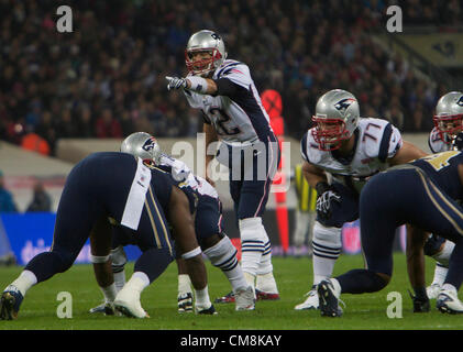 28.10.2012 Londra, Inghilterra. NE Patriots QB Tom Brady durante la NFL International Series 2012 gioco tra la fattura Belichick e Tom Brady ha portato New England Patriots e la St Louis Rams dallo stadio di Wembley. Foto Stock