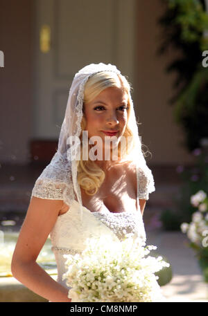 Ottobre 29, 2012 - Los Angeles, CA, Stati Uniti - Tori Spelling si prepara per il suo matrimonio al Bel Air Hotel con le sue damigelle il giorno del matrimonio (credito Immagine: © Jonathan Alcorn/ZUMAPRESS.com) Foto Stock