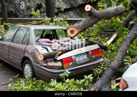 New York, Stati Uniti d'America. Il 30 ottobre 2012. Uragano Sandy postumi, street shots nelle strade di New York City. Credito: Andy Selinger / Alamy Live News Foto Stock