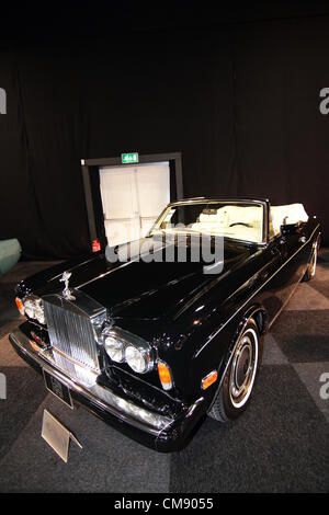 RM Auctions anteprima di 90iconico vetture che vanno sotto il martello di mercoledì a Battersea Park evoluzione del centro. Tra gli highlights è un 1991 Rolls Royce Corniche III Drophead Coupe. stima: £58,000 Ð £ 68.000).. Londra, Regno Unito. 30 10 2012 Foto Stock