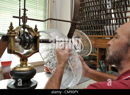 Karlovy Vary, Repubblica Ceca. Il 31 ottobre 2012. I giornalisti hanno visitato vetreria Moser a Karlovy Vary Repubblica Ceca, Ottobre 31, 2012. (CTK foto/Jan Sokol) Foto Stock