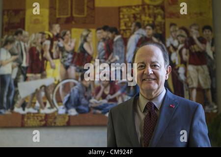 Ottobre 15, 2012 - Los Angeles, California (CA, Stati Uniti - Max Nikias, presidente di USC. (Credito Immagine: © Ringo Chiu/ZUMAPRESS.com) Foto Stock