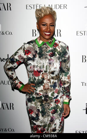 EMELI SANDE Harper's Bazaar donne dell'anno AWARDS Londra Inghilterra Regno Unito il 31 ottobre 2012 Foto Stock