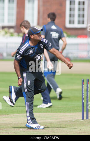 28/06/2012 Londra Inghilterra. L'Inghilterra del Samit Patel, durante la giornata di formazione tecnica per la prima giornata internazionale della partita di cricket tra Inghilterra e Australia e ha suonato presso il Lord's Cricket Ground Foto Stock