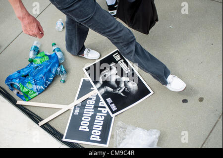Giugno 28, 2012 - Washington, Distretto di Columbia, Stati Uniti - La Corte Suprema ha confermato la della riforma sanitaria legge del mandato individuale in un parere scritto dal Chief Justice John Roberts. (Credito Immagine: © Pete Marovich/ZUMAPRESS.com) Foto Stock