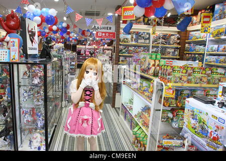 Giugno 28, 2012, Tokyo, Giappone - Kiddy Land Harajuku Grand Opening Premere Anteprima. L'apertura pubblica sarà il 1 luglio, 2012 - Harajuku Tokyo Foto Stock