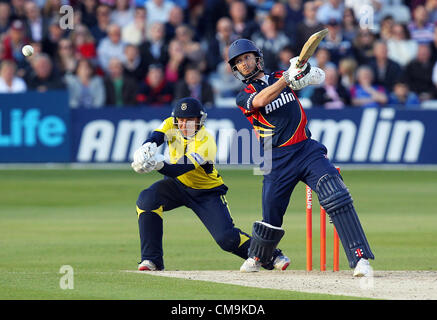 29.06.2012 Chelmsford Essex. Amici vita T20 Essex Eagles vs Hampshire Royals. Azione a Ford County Ground, Chelmsford Essex. Ryan dieci Doeschate in azione di ovatta per Essex Foto Stock