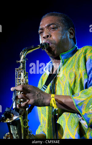 Back2Black Music Festival, il vecchio mercato di Billingsgate, Londra, Regno Unito. 30.06.2012 Foto mostra Femi Kuti & la forza positiva suonare sul palco principale area Back2Festa Nera, Londra, Regno Unito. Foto Stock