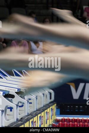 Giugno 30, 2012 - Omaha, Nebraska, Stati Uniti d'America - Nuotatori competere nel femminile 50 Freestyle durante il giorno sette del 2012 U.S. Piscina olimpionica di prove del Team a CenturyLink Center su luglio 1, 2012 in Omaha, Nebraska. (Credito Immagine: © Armando Arorizo/Prensa Internacional/ZUMAPRESS.com) Foto Stock