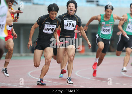 (L a R) Ryota Yamagata, Masashi Eriguchi (JPN), 1 luglio 2012 - Atletica : l'ottantesimo Osaka via e il campo campionato, a Nagai Stadium, Osaka, Giappone. (Foto di Akihiro Sugimoto/AFLO SPORT) [1080] Foto Stock