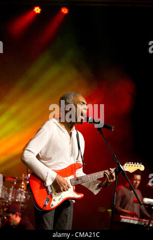 Back2Black Music Festival, il vecchio mercato di Billingsgate, London, Regno Unito.01.07.2012 Foto Mostra artista Gilberto Gil sul palco principale sul retro2Black Music Festival, London, Regno Unito Foto Stock