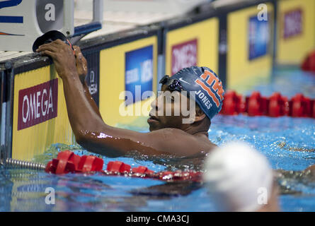 Omaha, Nebraska, Stati Uniti d'America - Cullen Jones celebra dopo ha disputato il campionato finale dell'uomo 50 m Freestyle durante il giorno sei del 2012 U.S. Piscina olimpionica di prove del Team a CenturyLink Center su luglio 1, 2012 in Omaha, Nebraska. (Credito Immagine: © Armando Arorizo/Prensa Internacional/ZUMAPRESS.com) Foto Stock