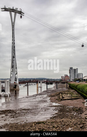 Vista del nuovo cavo Emirates auto da Nord Greenwich Pier. Foto Stock