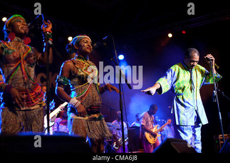 Back2Black Music Festival, il vecchio mercato di Billingsgate, Londra, Regno Unito. 30.06.2012 Foto Mostra artista Femi Kuti & la forza positiva sul palco principale sul retro2Festa Nera, Londra, Regno Unito. Foto Stock