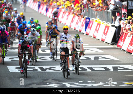 2012, il Tour de France, tappa 02 morsa - Tournai, Team Sky 2012, Mark Cavendish attraversa la linea come vincitore di Tournai Foto Stock