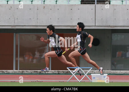 (L a R) Ryota Yamagata, Masashi Eriguchi (JPN), 1 luglio 2012 - Atletica : l'ottantesimo Osaka via e il campo campionato, a Nagai Stadium, Osaka, Giappone. (Foto di Akihiro Sugimoto/AFLO SPORT) Foto Stock