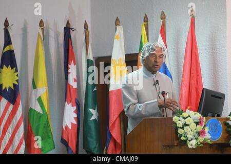 5 luglio 2012 - Dhaka, Bangladesh - 05 luglio 2012 Dhaka. Bangladesh - Ex presidente indiano APJ Abdul Kalam giovedì ha erogato una lecture condividendo le sue idee di globale dello sviluppo delle zone rurali in coincidenza con la xxxiii anniversario della fondazione celebrazioni di Dhaka-centro basata su uno sviluppo rurale integrato per l'Asia ed il Pacifico (Cirdap). Egli è su una due giorni di visita in Bangladesh per frequentare la XXXIII giornata fondazione celebrazione del Cirdap. Â© Monirul Alam (credito Immagine: © Monirul Alam/ZUMAPRESS.com) Foto Stock