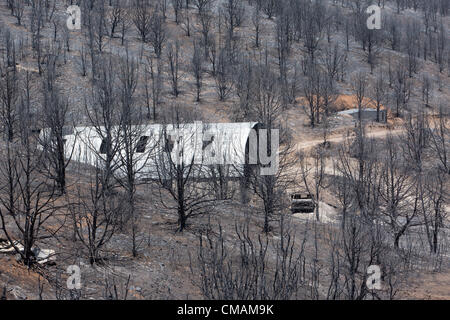 Wildfire e forest fire distrugge 50.000 acri di montagna e cabina zone residenziale nel centro dello Utah. Cavo di legno fuoco. Foto Stock