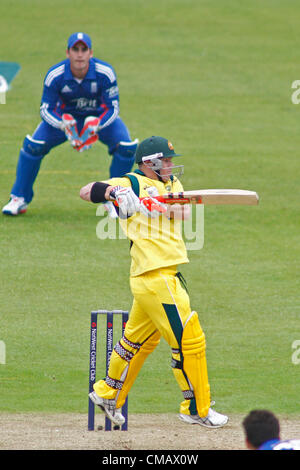 Regno Unito. 07/07/2012 Chester le street, Inghilterra. Australia David Warner, batting durante la quarta internazionale di un giorno tra Inghilterra e Australia e ha suonato presso l'Emirates Cricket Ground: Credito: Mitchell Gunn Foto Stock