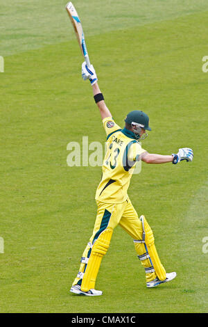 Regno Unito. 07/07/2012 Chester le street, Inghilterra. In Australia il capitano Michael Clarke, durante la quarta internazionale di un giorno tra Inghilterra e Australia e ha suonato presso l'Emirates Cricket Ground: Credito: Mitchell Gunn Foto Stock