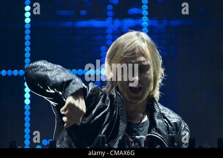 6 luglio 2012 - Arganda Del Rey - Madrid, Spagna - David Guetta esegue sul palco durign giorno 3 del Rock in Rio Madrid 2012 a Ciudad del Rock Arganda del Rey - Madrid, Spagna (credito Immagine: © Jack Abuin/ZUMAPRESS.com) Foto Stock