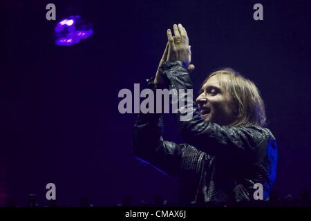 6 luglio 2012 - Arganda Del Rey - Madrid, Spagna - David Guetta esegue sul palco durign giorno 3 del Rock in Rio Madrid 2012 a Ciudad del Rock Arganda del Rey - Madrid, Spagna (credito Immagine: © Jack Abuin/ZUMAPRESS.com) Foto Stock