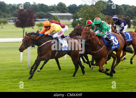 07.07.2012, Sandown Park, Esher Hayley Turner riding Caledonia Lady vincere il Coral carica ( registrato come picchetti Sorint ) durante il Coral Eclipse Summer Festival a Sandown Park Racecourse sulla luglio 07, 2012 in Esher, Regno Unito Foto Stock