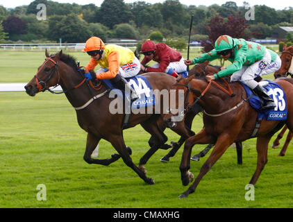 07.07.2012, Sandown Park, Esher Hayley Turner riding Caledonia Lady vincere il Coral carica ( registrato come picchetti Sorint ) durante il Coral Eclipse Summer Festival a Sandown Park Racecourse sulla luglio 07, 2012 in Esher, Regno Unito Foto Stock