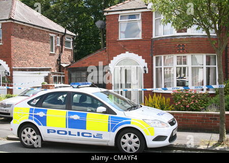 Vendita, Manchester, UK. 06-07-2012 un uomo e una donna trovati morti in una casa in vendita Foto Stock