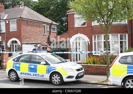 Vendita, Manchester, UK. 06-07-2012 un uomo e una donna trovati morti in una casa in vendita Foto Stock