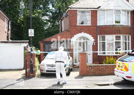 Vendita, Manchester, UK. 06-07-2012 un uomo e una donna trovati morti in una casa in vendita Foto Stock