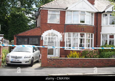 Vendita, Manchester, UK. 06-07-2012 un uomo e una donna trovati morti in una casa in vendita Foto Stock